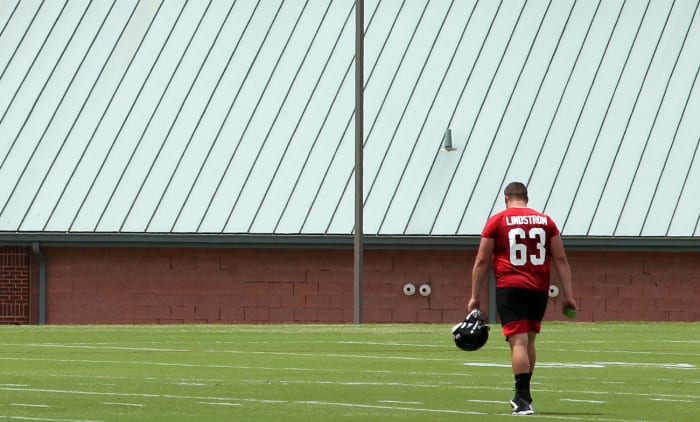 falcons-rookie-camp-lindstrom-walkoff.jpg